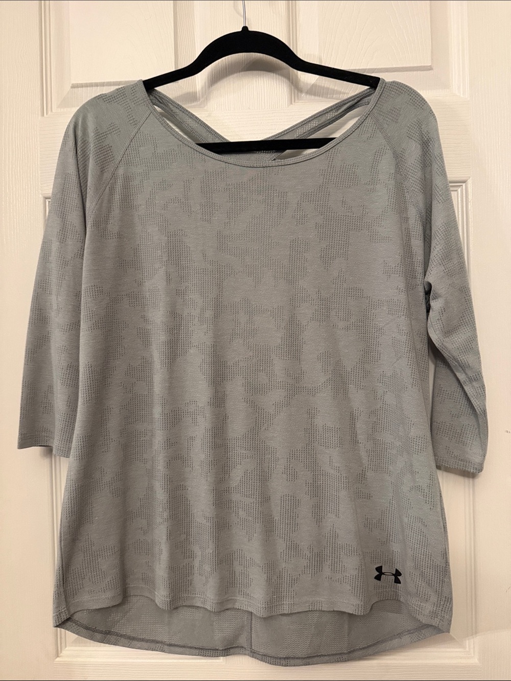Under Armour Light Gray Athletic 3/4 Sleeve Top with Strappy Back, Large